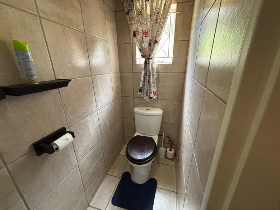 5 Bedroom Property for Sale in Parys Free State